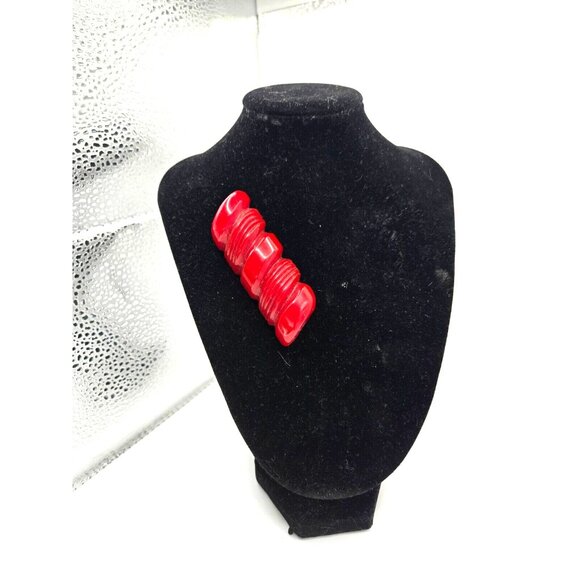 Red Cherry Carved 1930s BAKELITE brooch 2.5 inch long and 1 inch wide - Picture 4 of 6